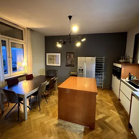 Geraeumige 4-Zimmer-Wohnung Im Familienfreundlichen Westend Mit Balkon